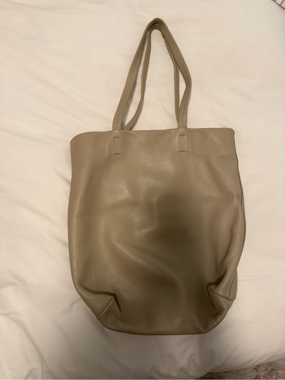 Cuyana Tall Easy Pebbled Leather Tote in Stone - Picture 5 of 7